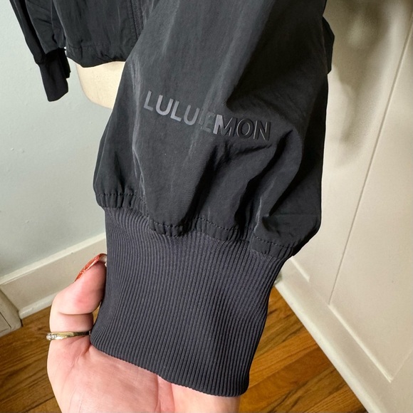 Lululemon Lightweight Bomber Jacket Cinch Hem Black Size XL NWT - Picture 9 of 14